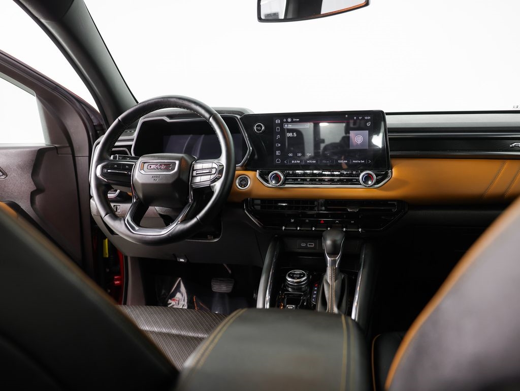 GMC Canyon 4WD Crew Cab AT4 2024