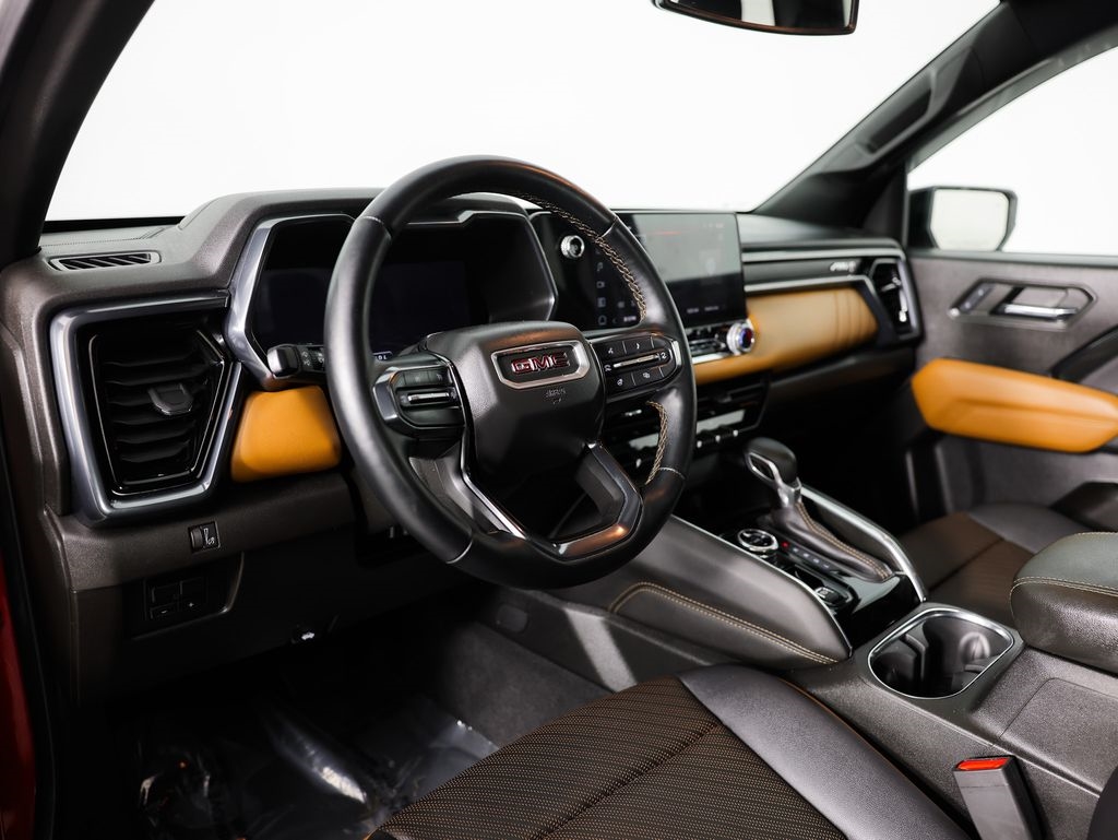 GMC Canyon 4WD Crew Cab AT4 2024