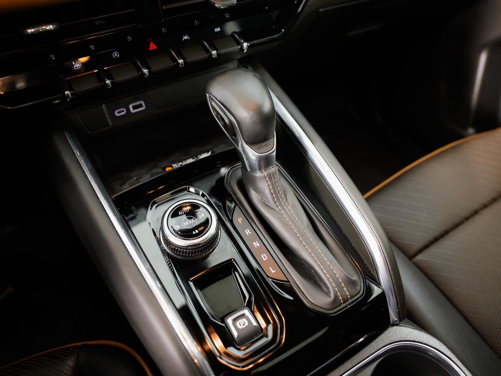 GMC Canyon 4WD Crew Cab AT4 2024