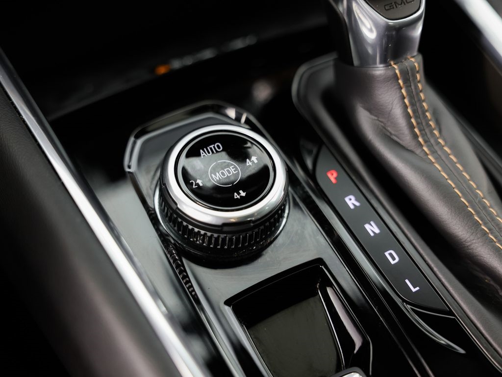 GMC Canyon 4WD Crew Cab AT4 2024