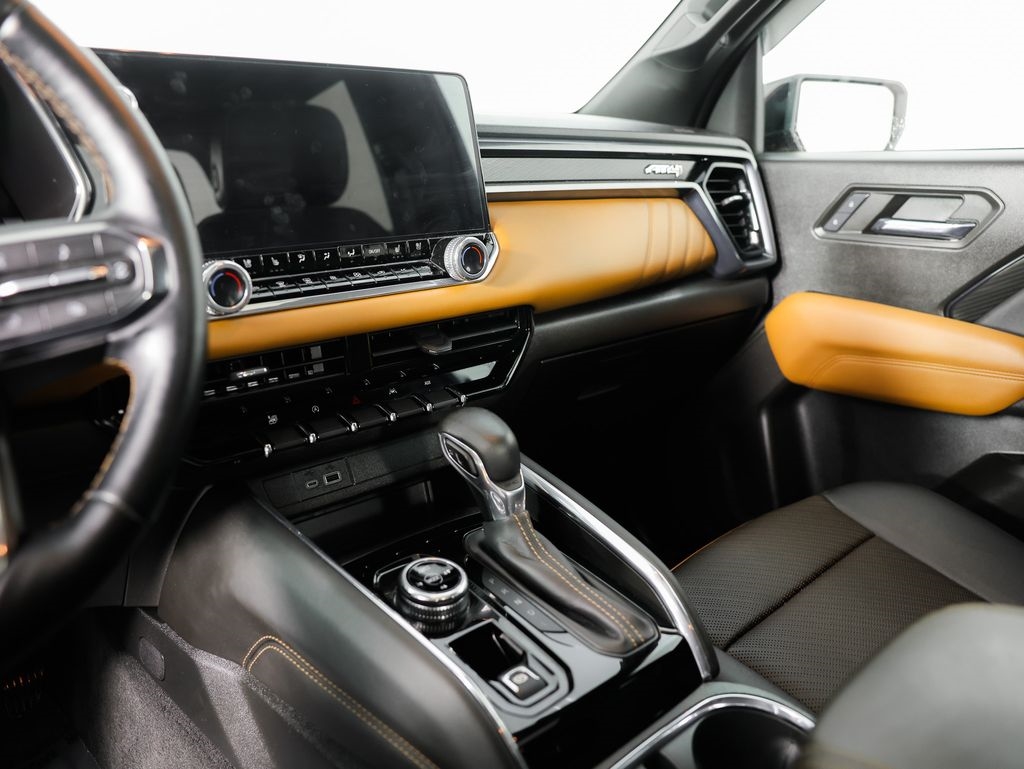 GMC Canyon 4WD Crew Cab AT4 2024