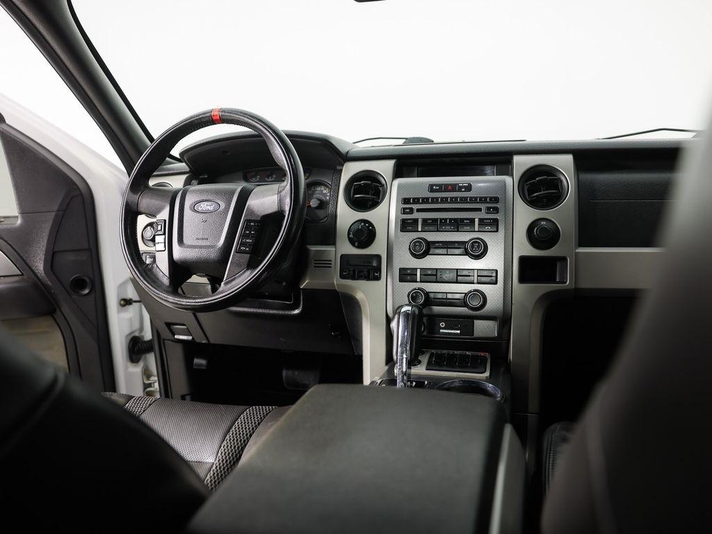 Ford F-150 4WD SuperCab 133" SVT Raptor 2011