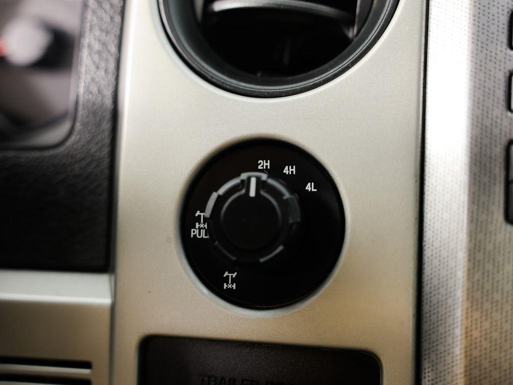 Ford F-150 4WD SuperCab 133" SVT Raptor 2011