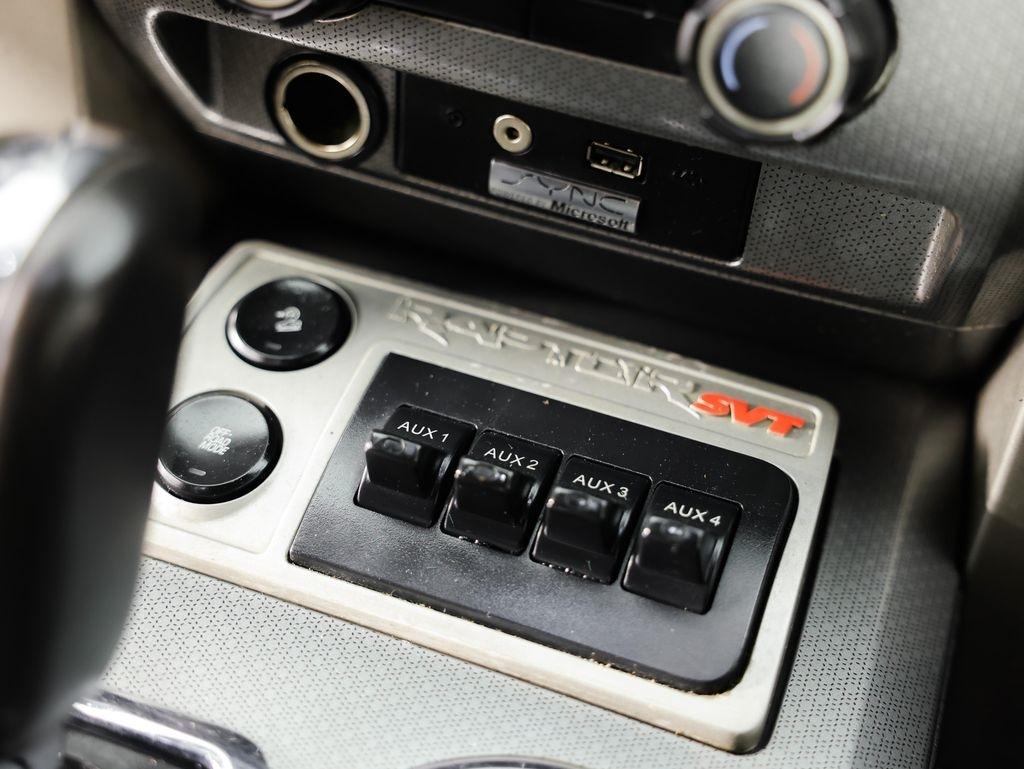 Ford F-150 4WD SuperCab 133" SVT Raptor 2011