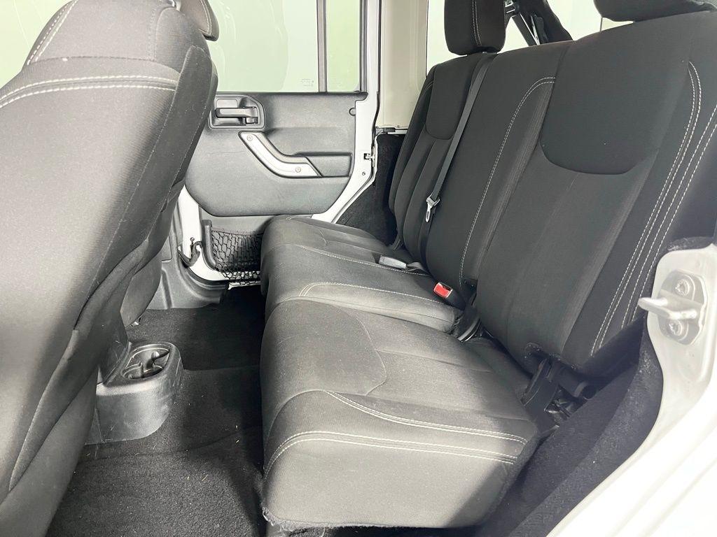 Jeep Wrangler Unlimited 4WD 4dr Sahara 2016