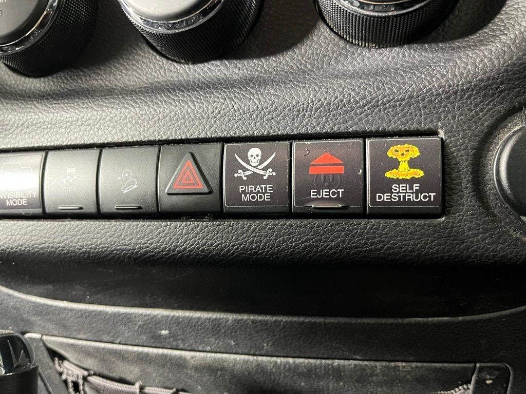 Jeep Wrangler Unlimited 4WD 4dr Sahara 2016