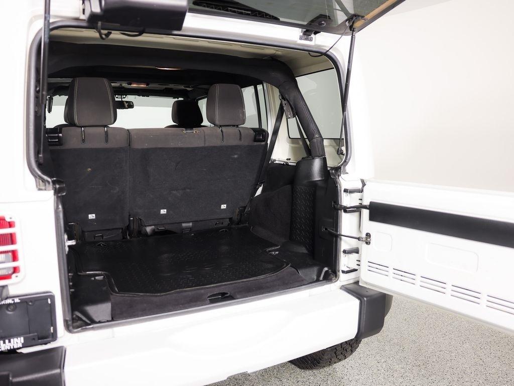 Jeep Wrangler Unlimited 4WD 4dr Sahara 2016