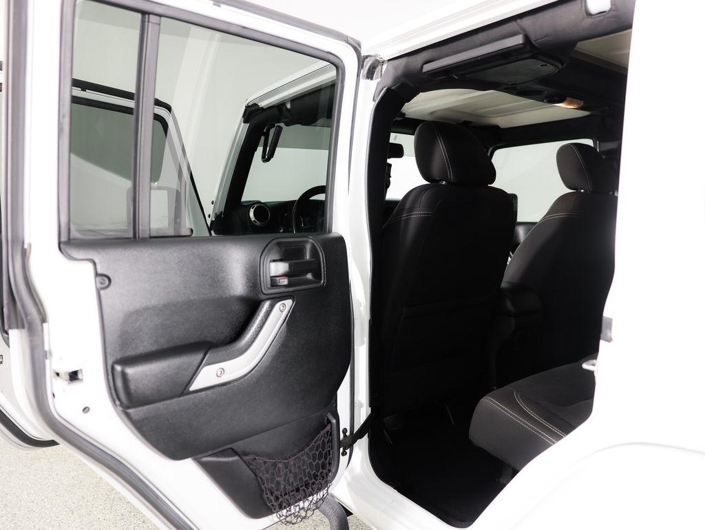 Jeep Wrangler Unlimited 4WD 4dr Sahara 2016