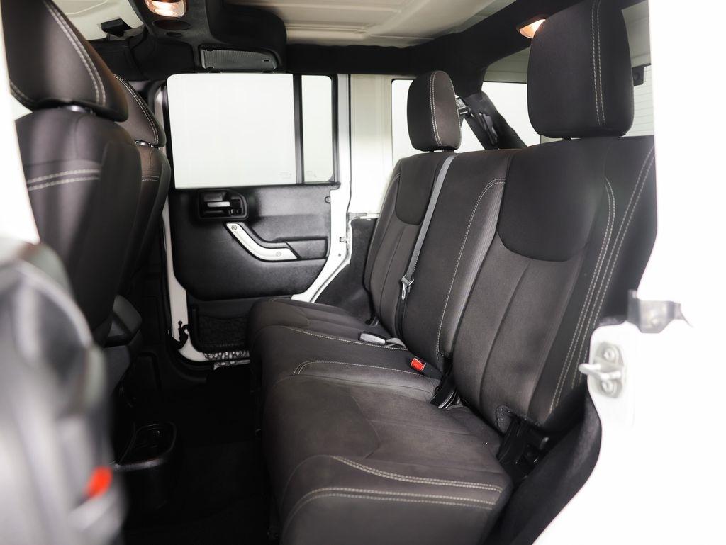 Jeep Wrangler Unlimited 4WD 4dr Sahara 2016