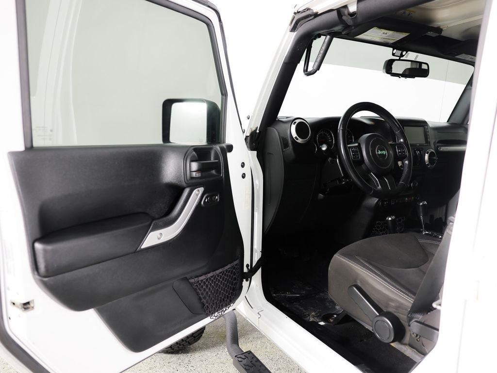 Jeep Wrangler Unlimited 4WD 4dr Sahara 2016