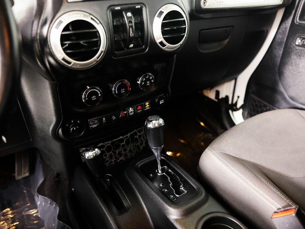 Jeep Wrangler Unlimited 4WD 4dr Sahara 2016