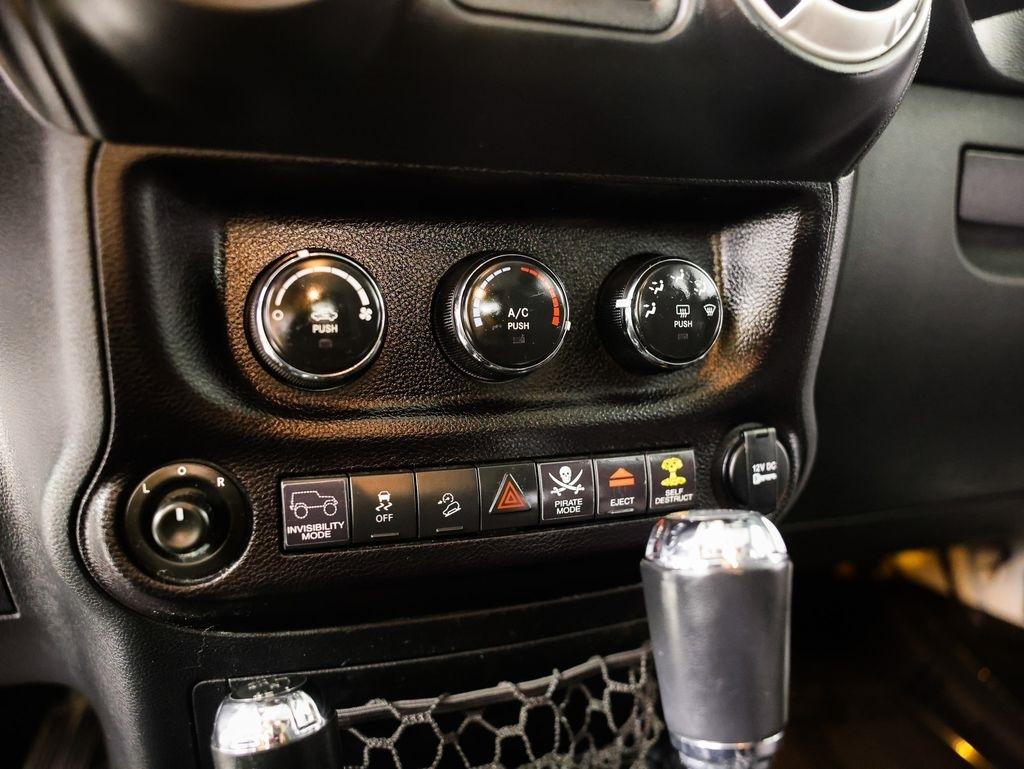 Jeep Wrangler Unlimited 4WD 4dr Sahara 2016