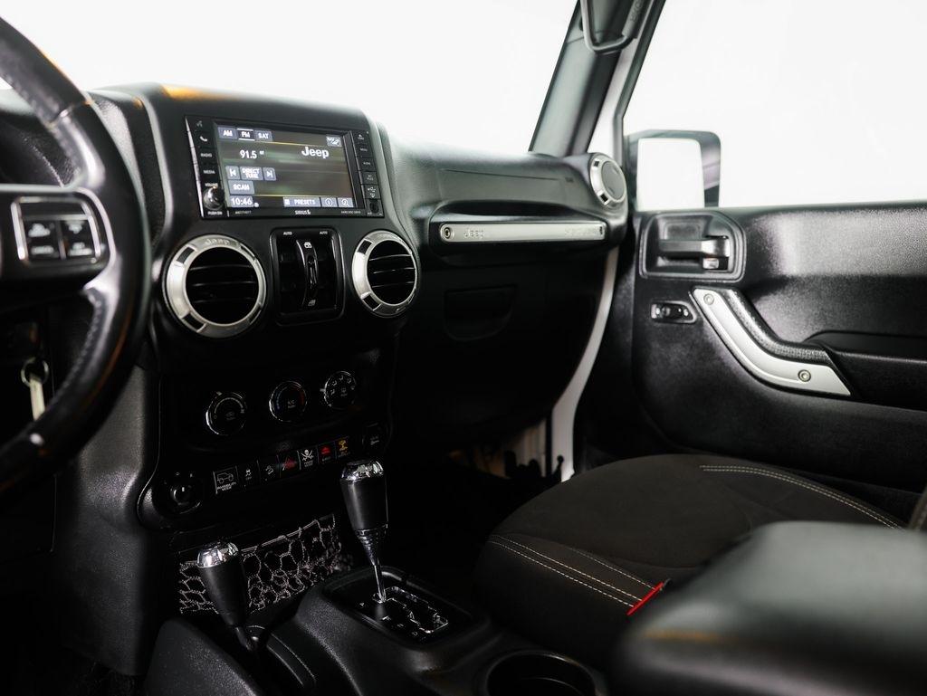 Jeep Wrangler Unlimited 4WD 4dr Sahara 2016