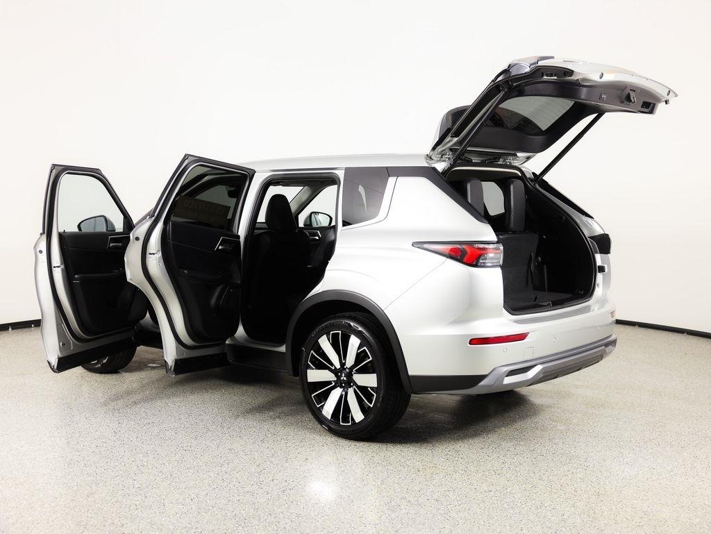 Mitsubishi Outlander SE FWD 2025