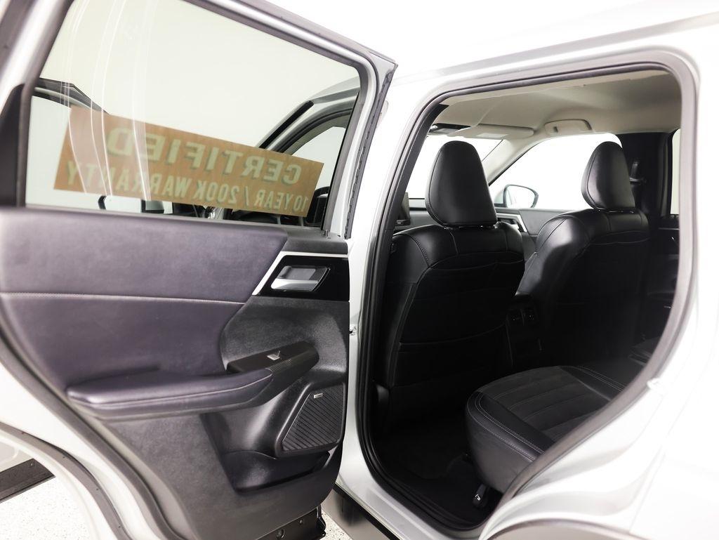 Mitsubishi Outlander SE FWD 2025