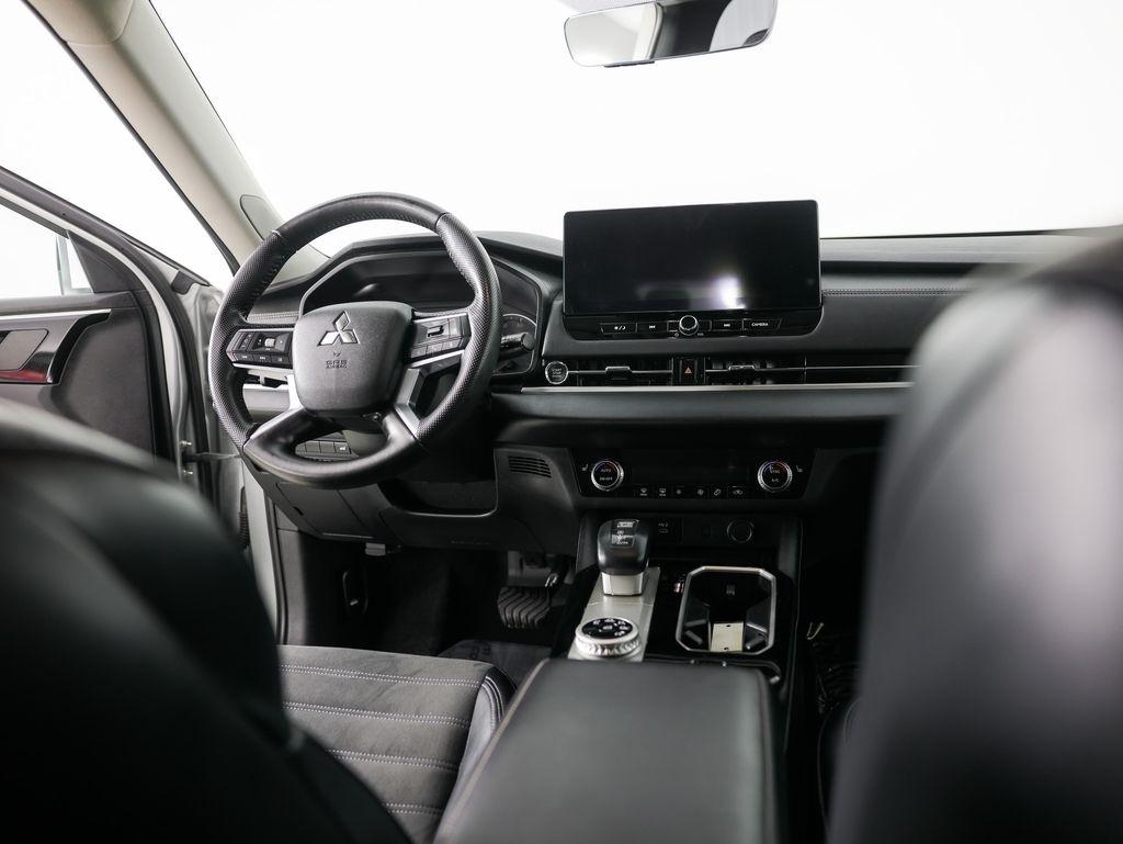 Mitsubishi Outlander SE FWD 2025