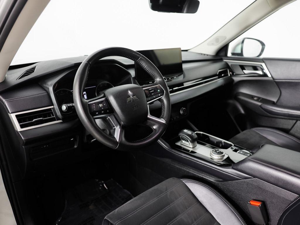 Mitsubishi Outlander SE FWD 2025