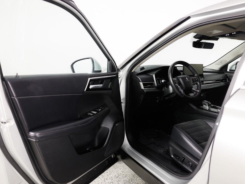 Mitsubishi Outlander SE FWD 2025