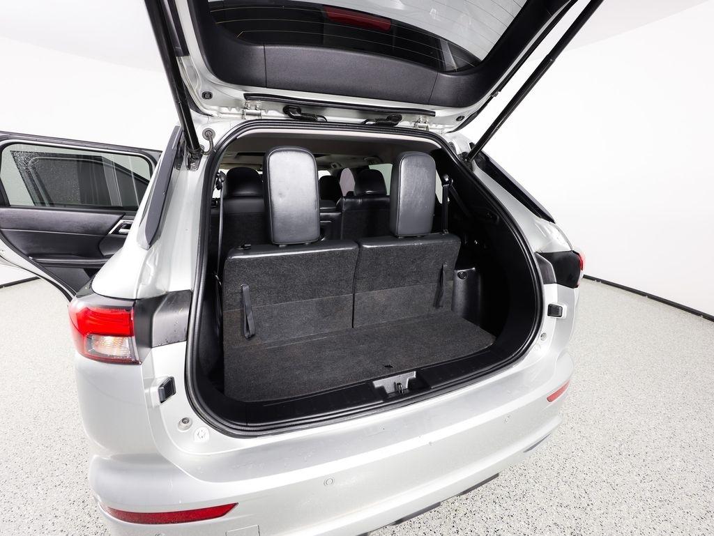 Mitsubishi Outlander SE Launch Edition FWD 2022