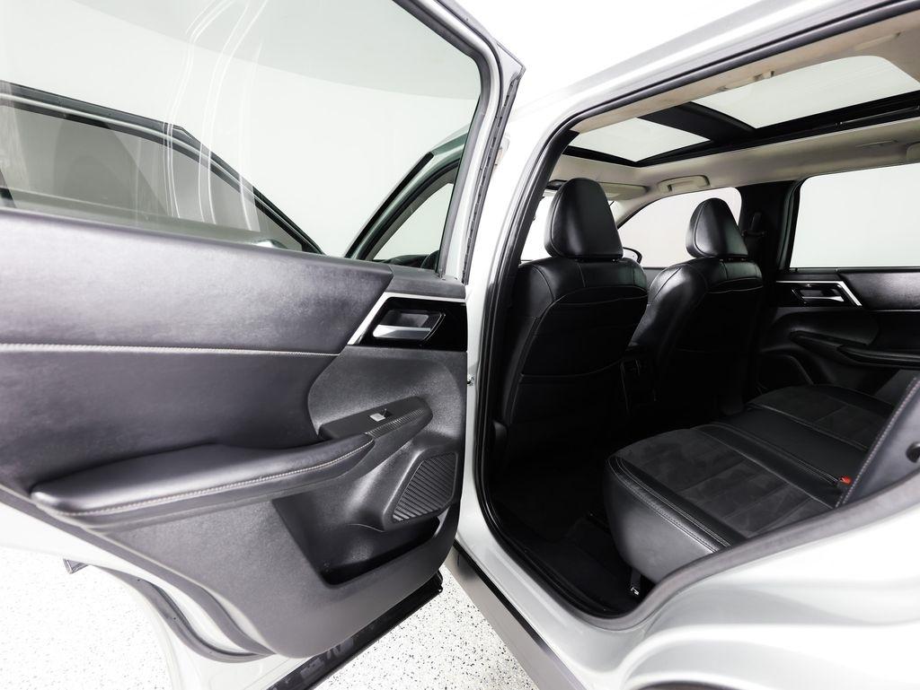 Mitsubishi Outlander SE Launch Edition FWD 2022