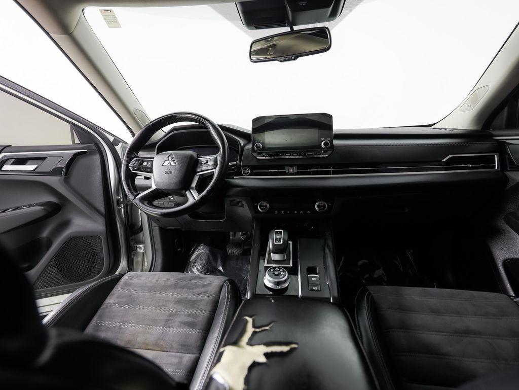 Mitsubishi Outlander SE Launch Edition FWD 2022