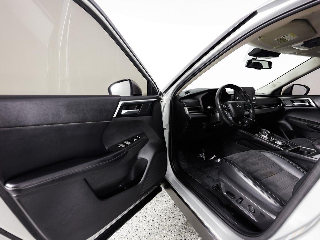 Mitsubishi Outlander SE Launch Edition FWD 2022