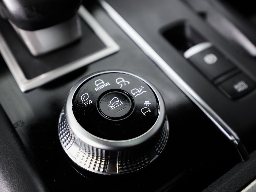 Mitsubishi Outlander SE Launch Edition FWD 2022