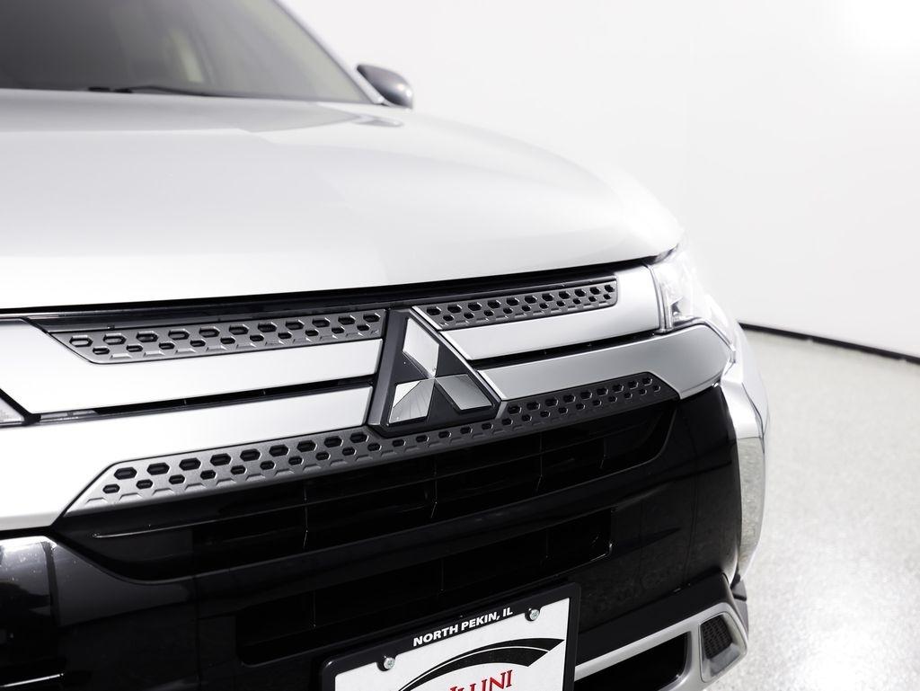 Mitsubishi Outlander ES FWD 2020