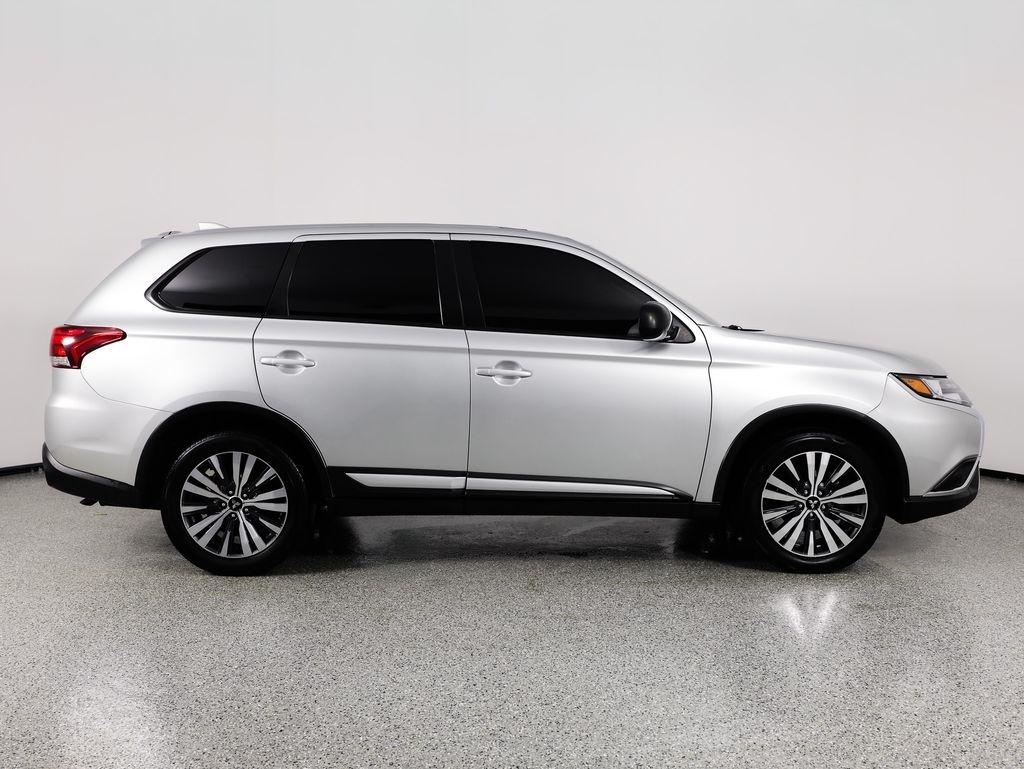 Mitsubishi Outlander ES FWD 2020