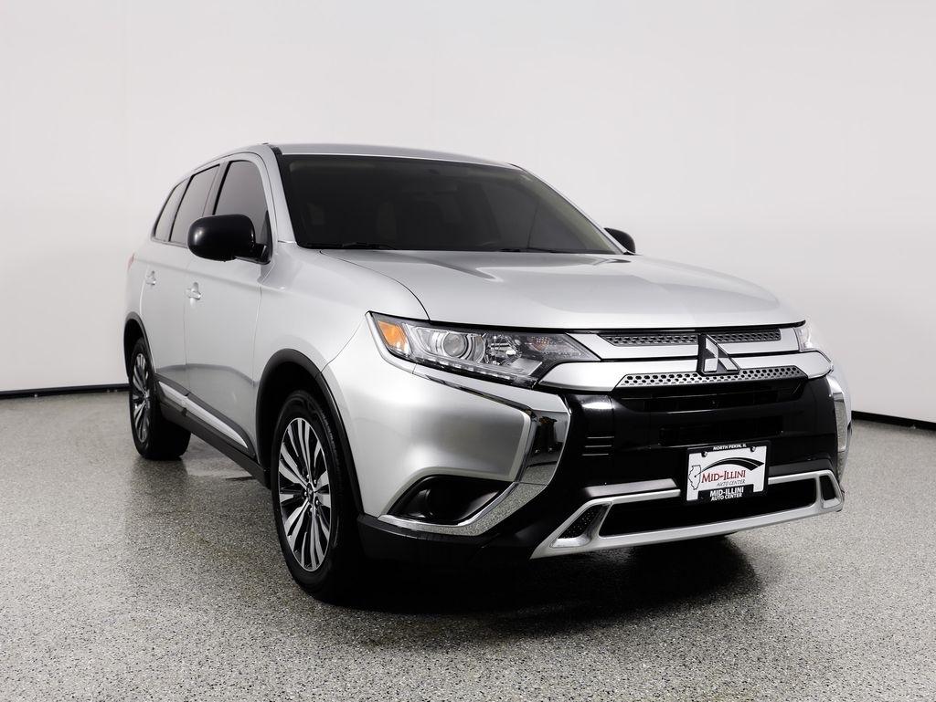 Mitsubishi Outlander ES FWD 2020
