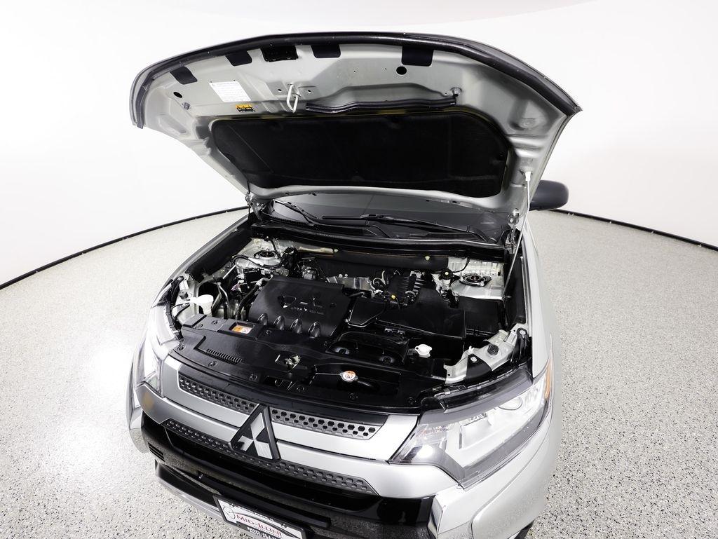 Mitsubishi Outlander ES FWD 2020