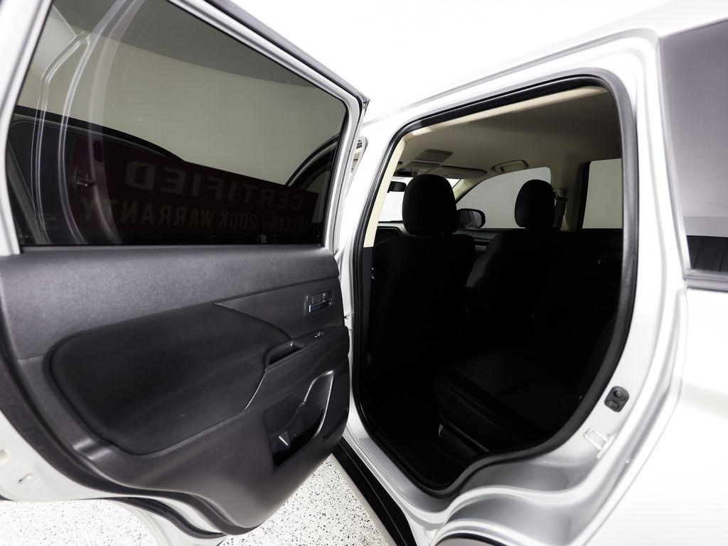 Mitsubishi Outlander ES FWD 2020