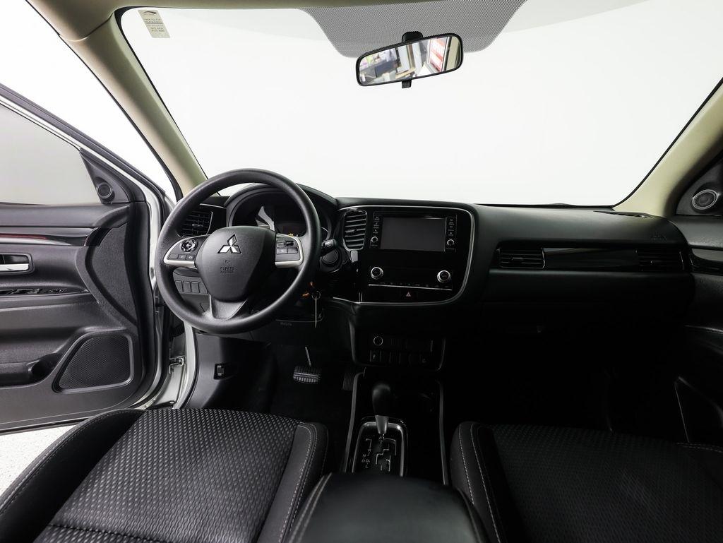 Mitsubishi Outlander ES FWD 2020