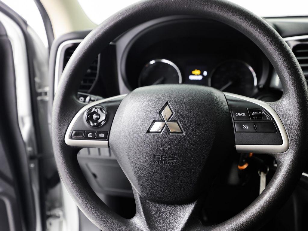 Mitsubishi Outlander ES FWD 2020