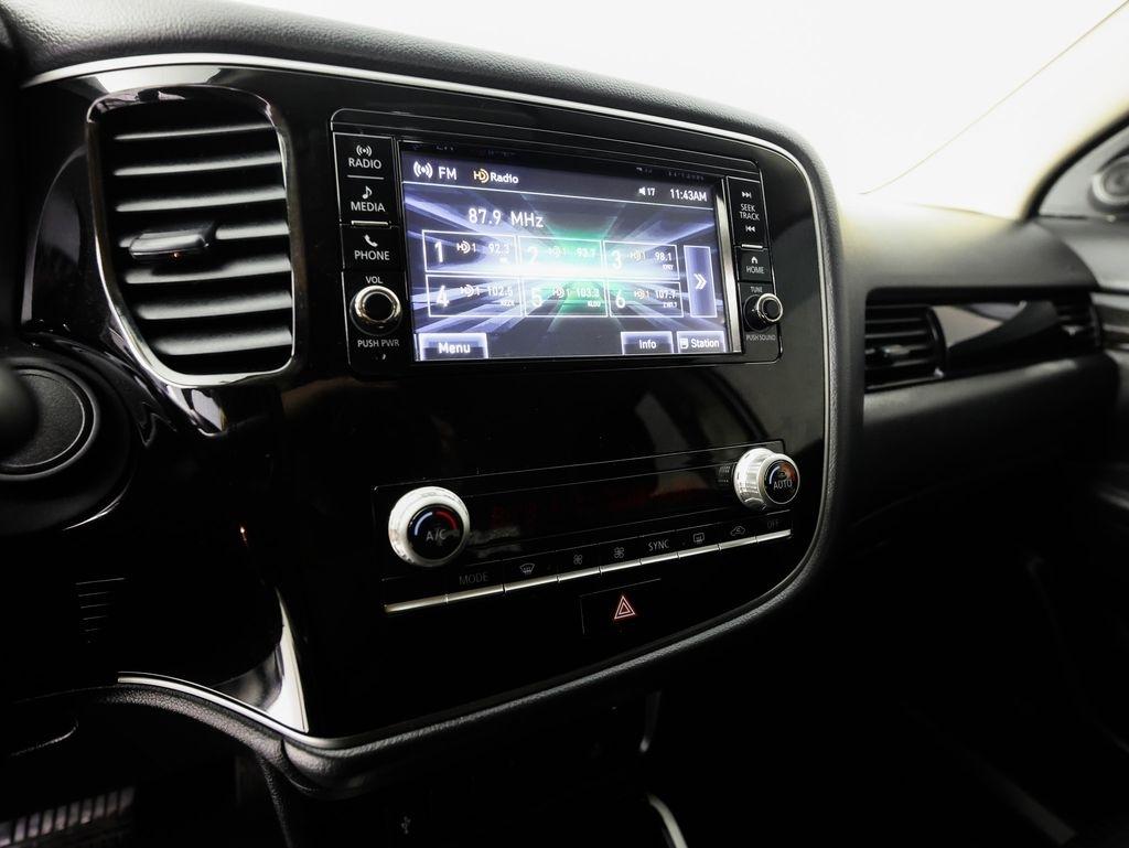 Mitsubishi Outlander ES FWD 2020