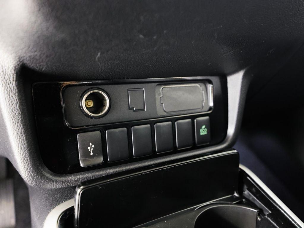 Mitsubishi Outlander ES FWD 2020