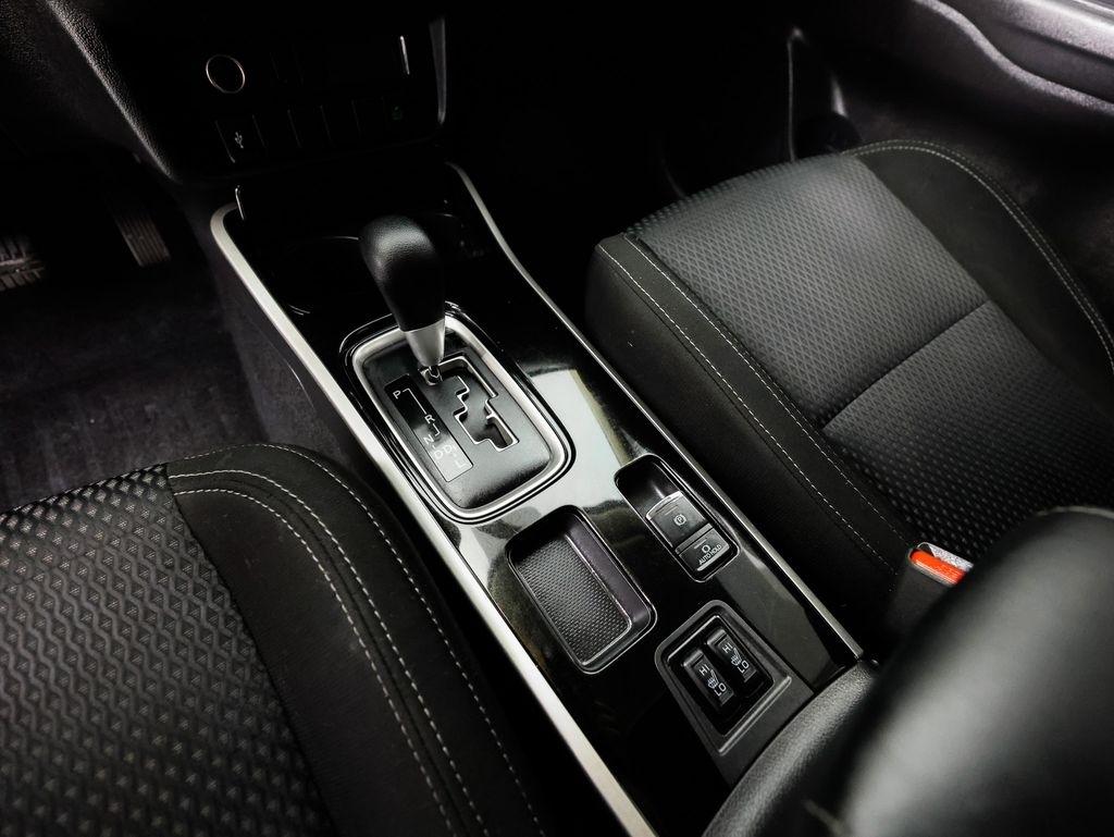 Mitsubishi Outlander ES FWD 2020