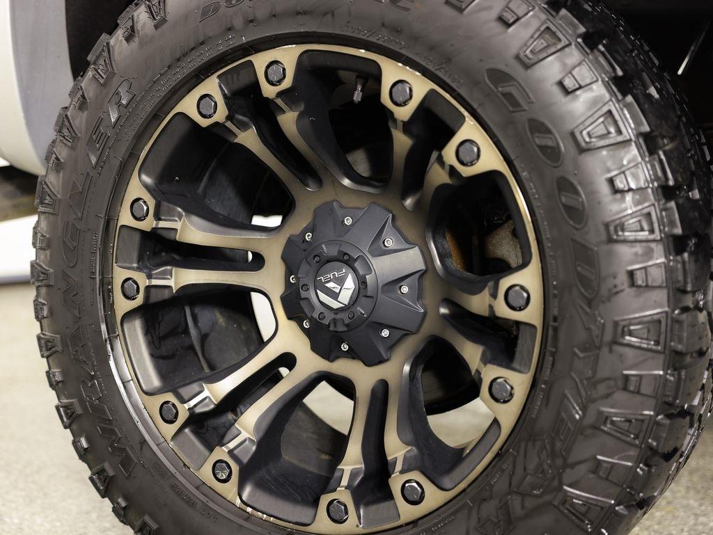 GMC Sierra 1500 4WD Crew Cab 143.5" SLE 2015