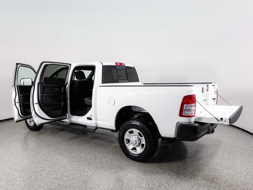 RAM 2500 Tradesman 4x4 Crew Cab 6'4" Box 2022
