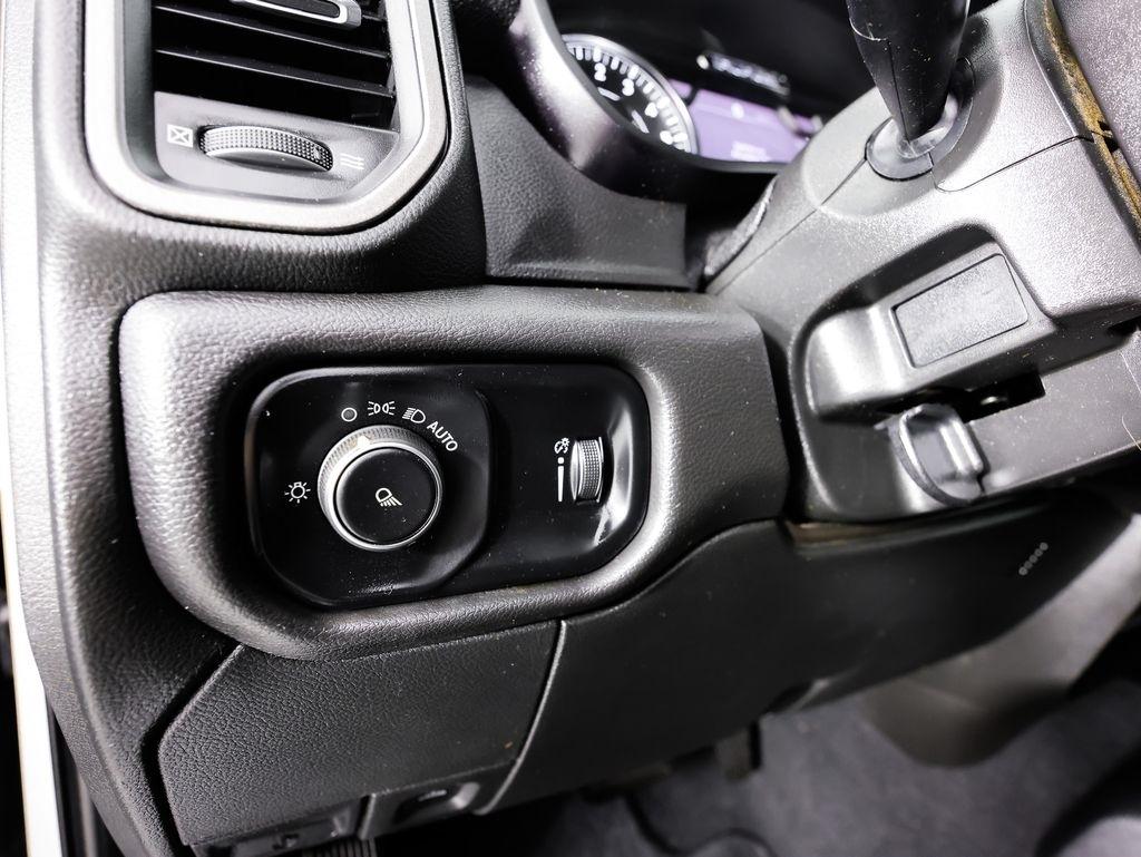 RAM 2500 Tradesman 4x4 Crew Cab 6'4" Box 2022