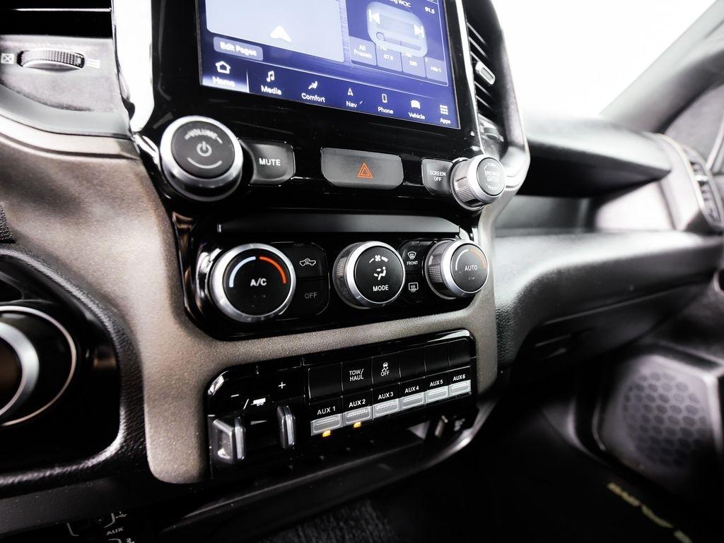 RAM 2500 Tradesman 4x4 Crew Cab 6'4" Box 2022