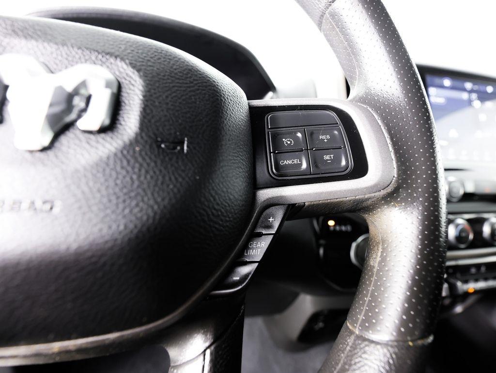 RAM 2500 Tradesman 4x4 Crew Cab 6'4" Box 2022