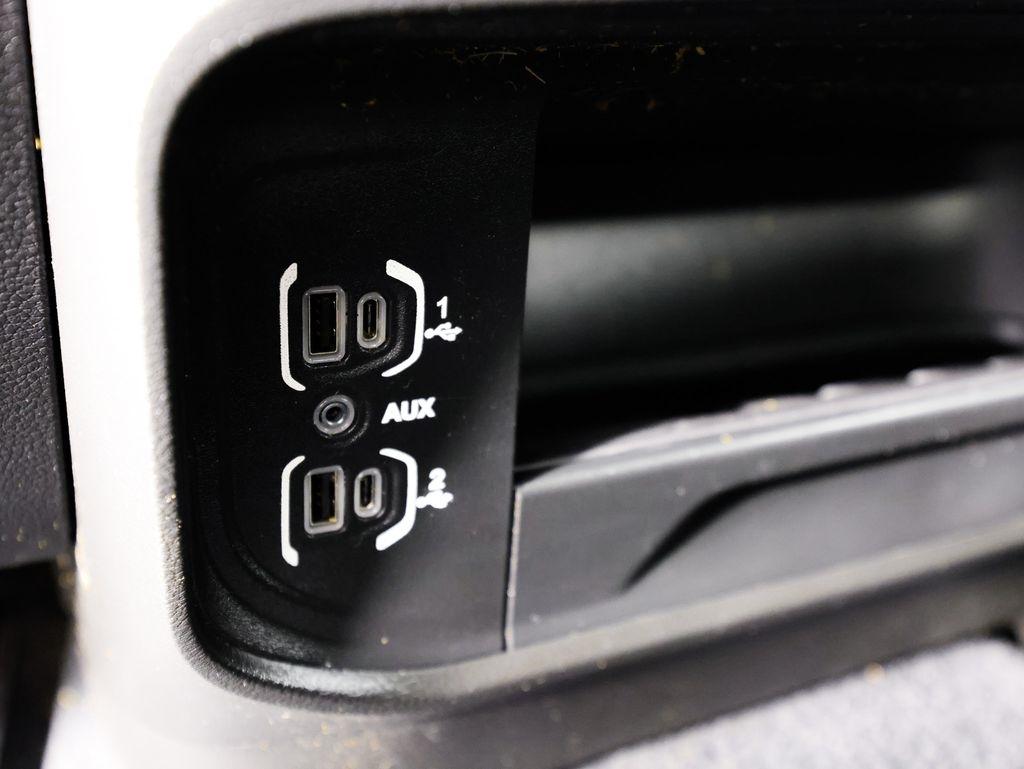 RAM 2500 Tradesman 4x4 Crew Cab 6'4" Box 2022