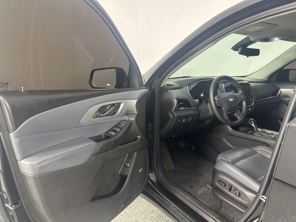 Chevrolet Traverse FWD 4dr LT Leather 2021