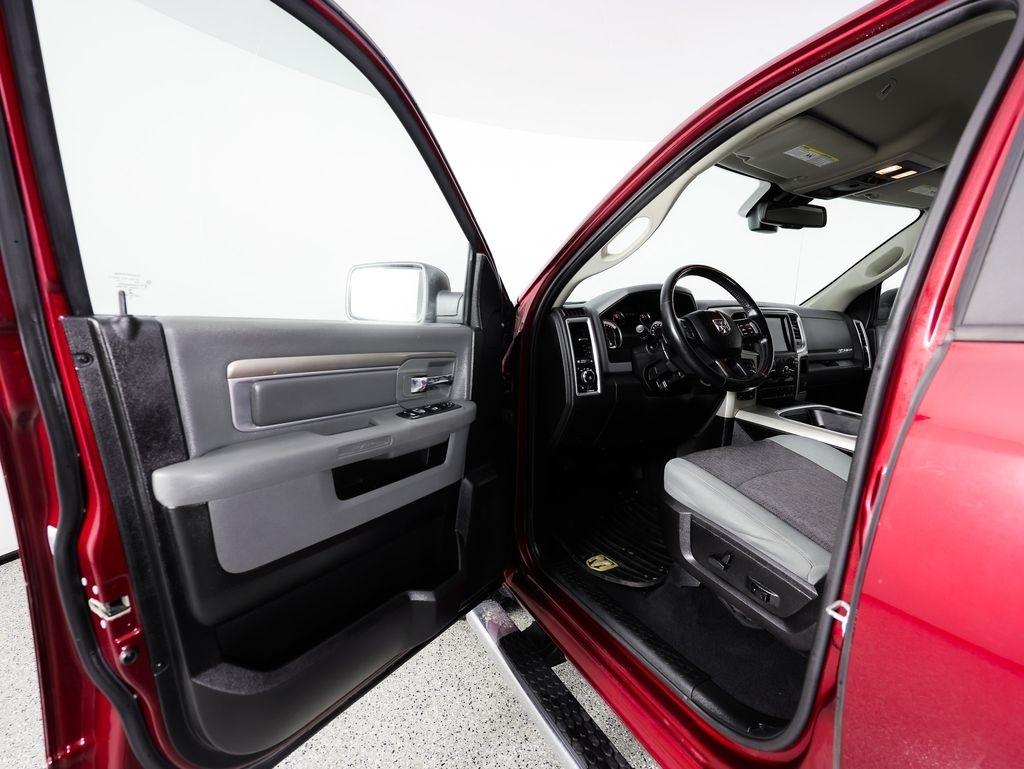 RAM 1500 Classic Big Horn 4x4 Crew Cab 5'7" Box 2019