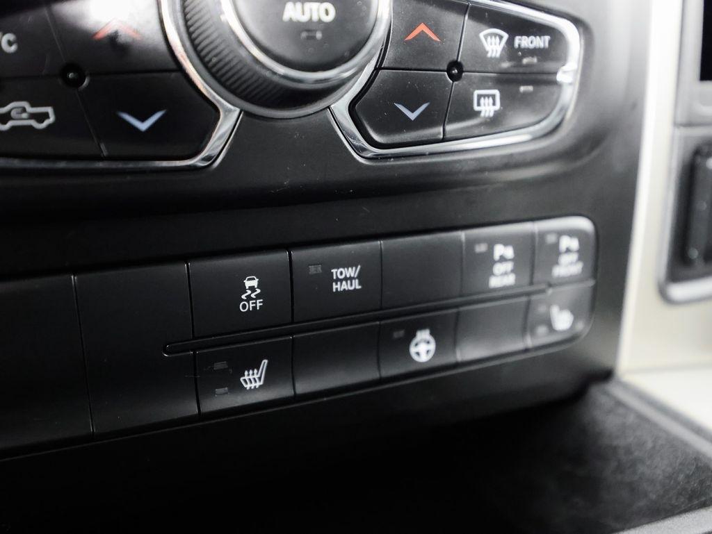 RAM 1500 Classic Big Horn 4x4 Crew Cab 5'7" Box 2019