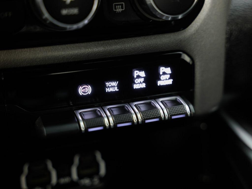 RAM 2500 Big Horn 4x4 Crew Cab 6'4" Box 2021