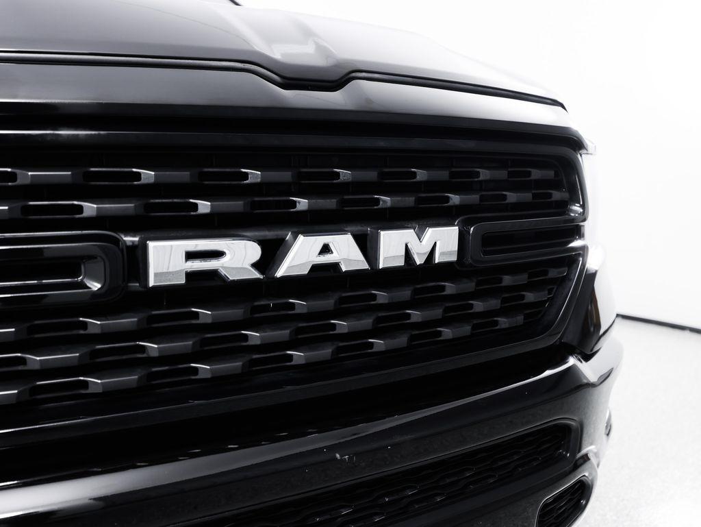 RAM 1500 Big Horn 4x4 Crew Cab 5'7" Box 2024