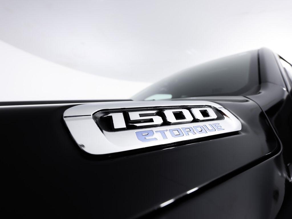 RAM 1500 Big Horn 4x4 Crew Cab 5'7" Box 2024