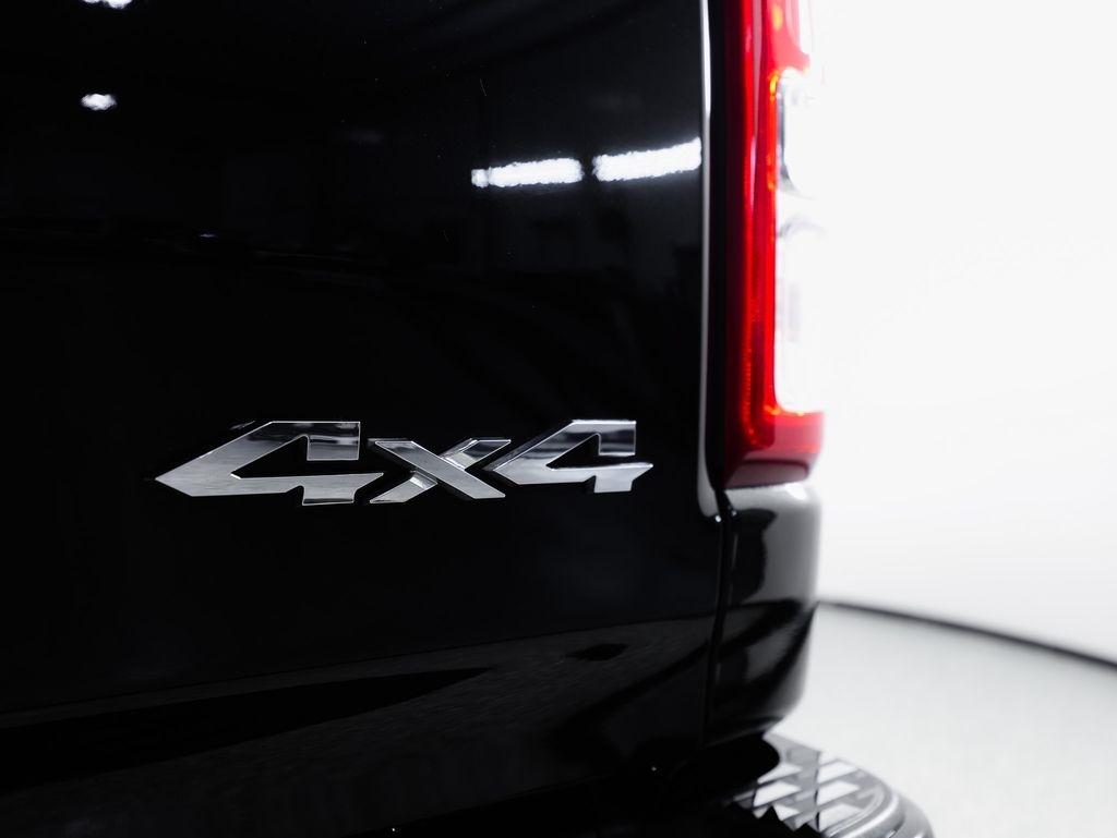 RAM 1500 Big Horn 4x4 Crew Cab 5'7" Box 2024